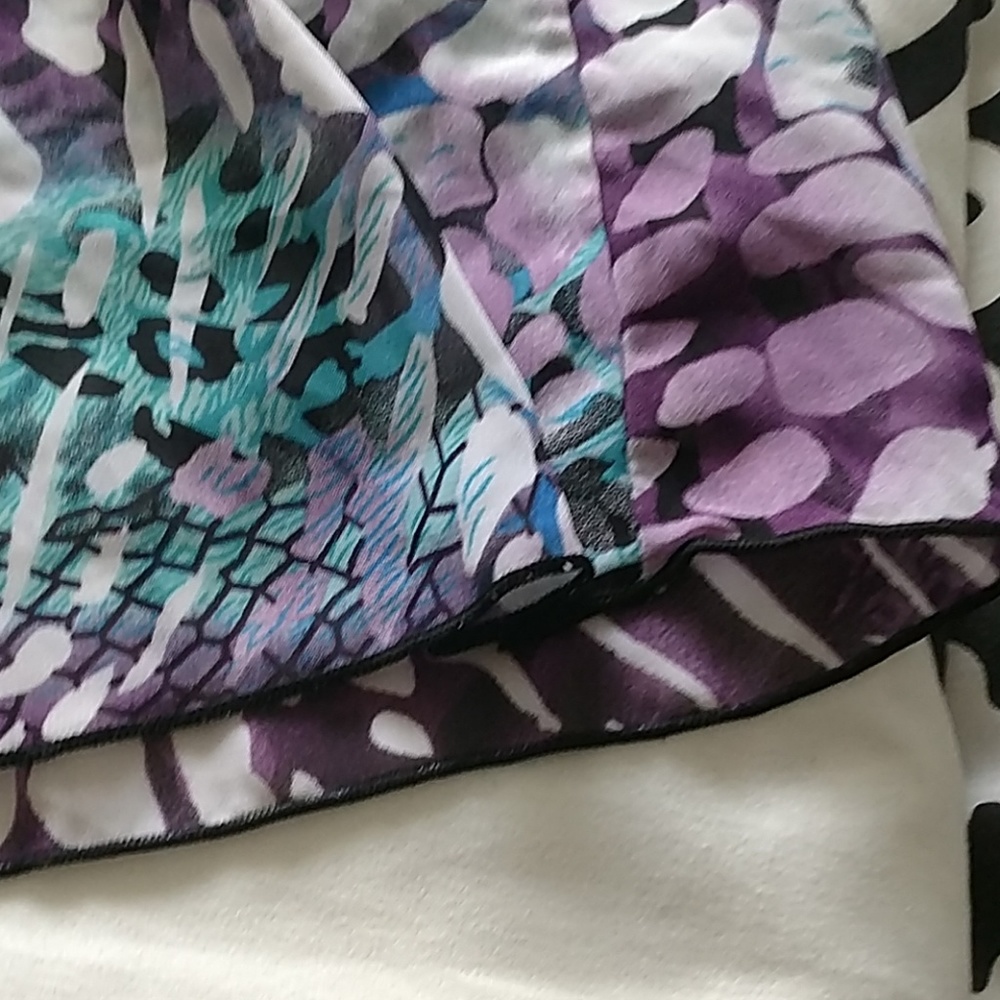 Beautiful Printed Top - Picture 4 of 4